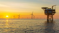 (10.09.2026) Auf Offshore-Windkraftanlagen müssen Arbeitseinsätze besonders sorgfältig geplant werden: Wetter, Wellen, Logistik und die Entfernung zum Festland lassen keinen Raum für Fehler und Improvisation. Was Unternehmen auf hoher See für den Arbeitsschutz tun, kann auch an Land als Vorbild dienen, erklärt die Berufsgenossenschaft Energie Textil Elektro Medienerzeugnisse (BG ETEM).