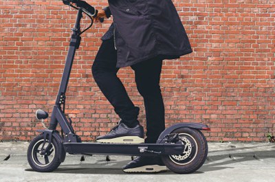 Elektroscooter (Bild: Fxquadro/stock.adobe.com-168143553)